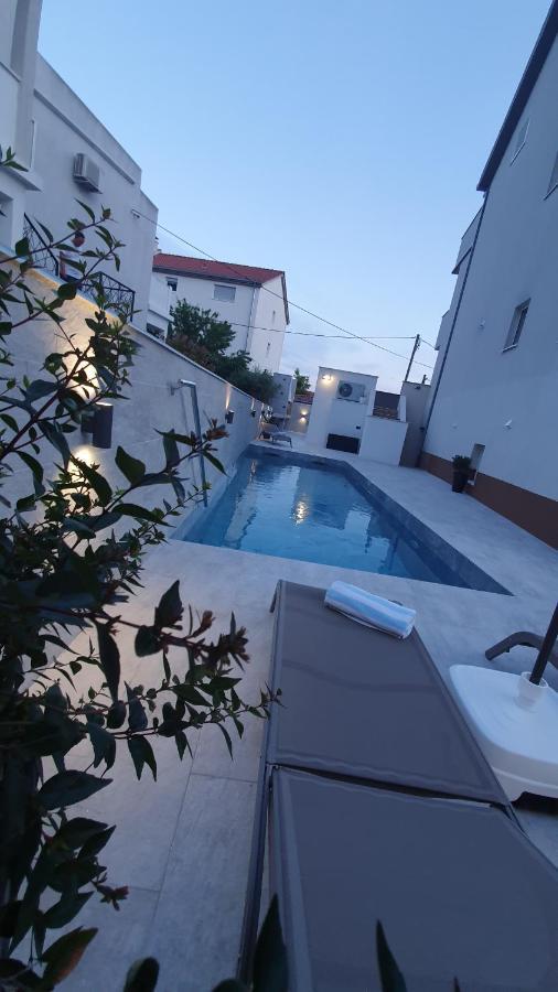 Apartment Villa Rina- Heated Salt Water Pool Каштела Экстерьер фото