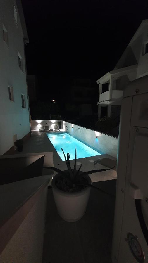 Apartment Villa Rina- Heated Salt Water Pool Каштела Экстерьер фото
