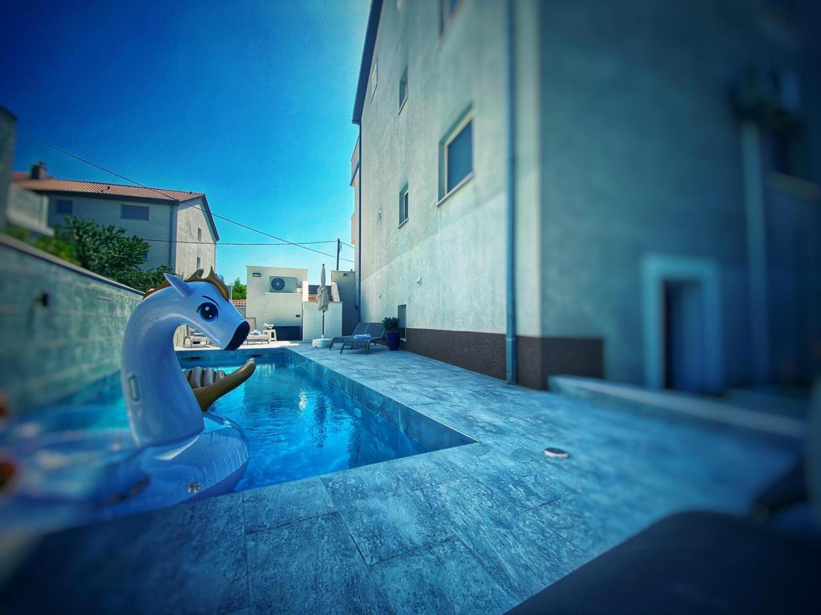 Apartment Villa Rina- Heated Salt Water Pool Каштела Номер фото