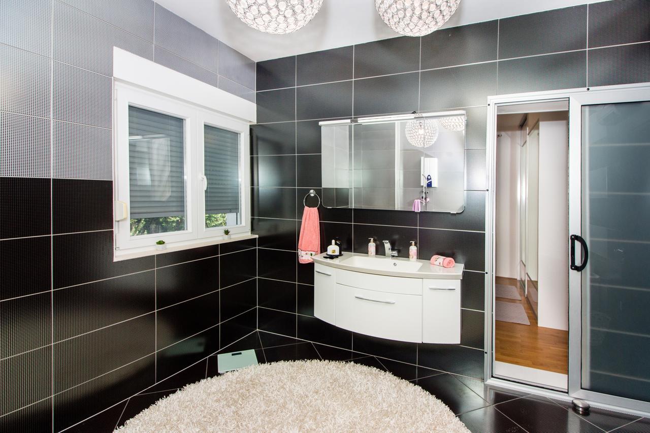 Apartment Villa Rina- Heated Salt Water Pool Каштела Экстерьер фото