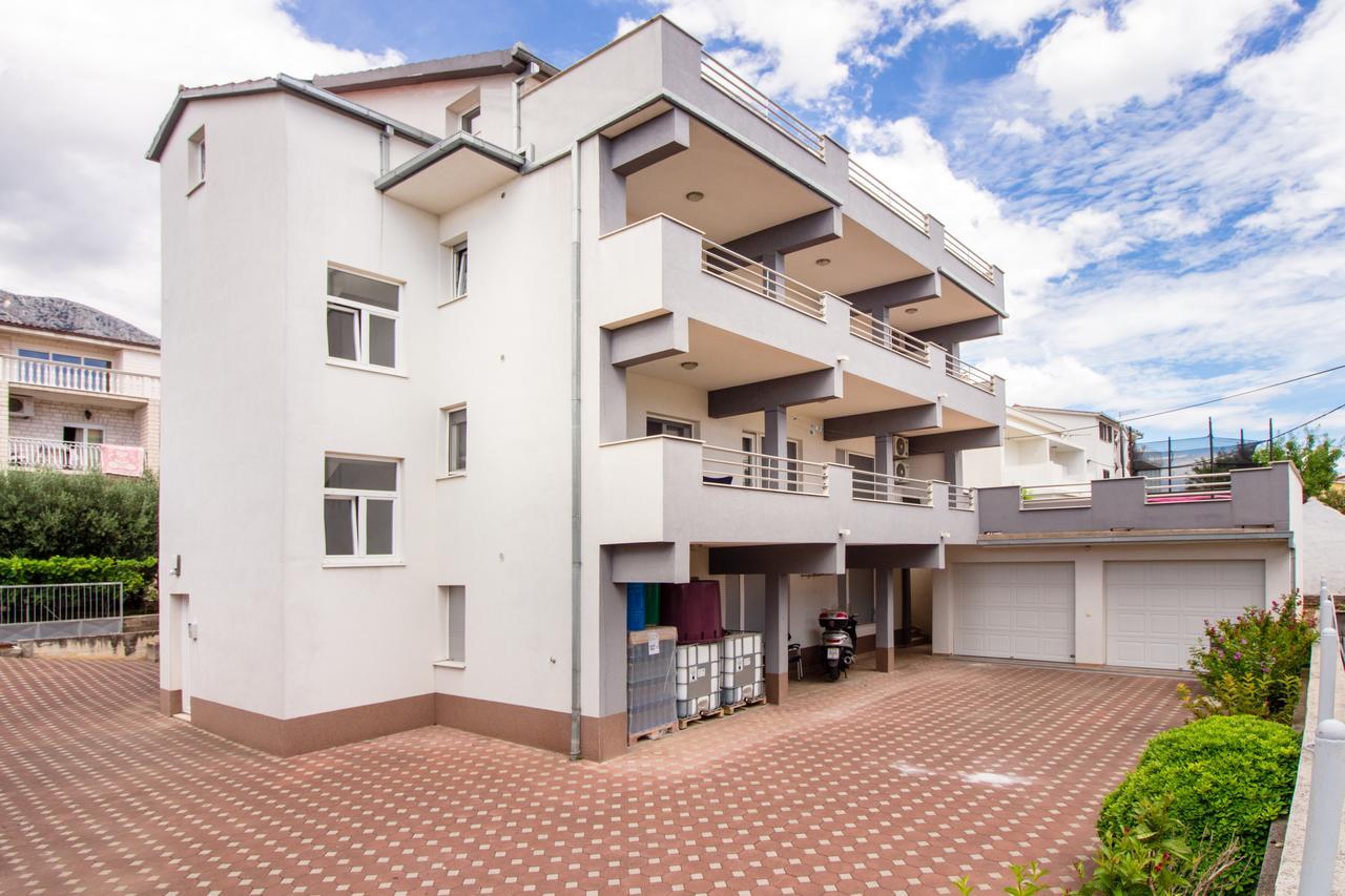 Apartment Villa Rina- Heated Salt Water Pool Каштела Экстерьер фото